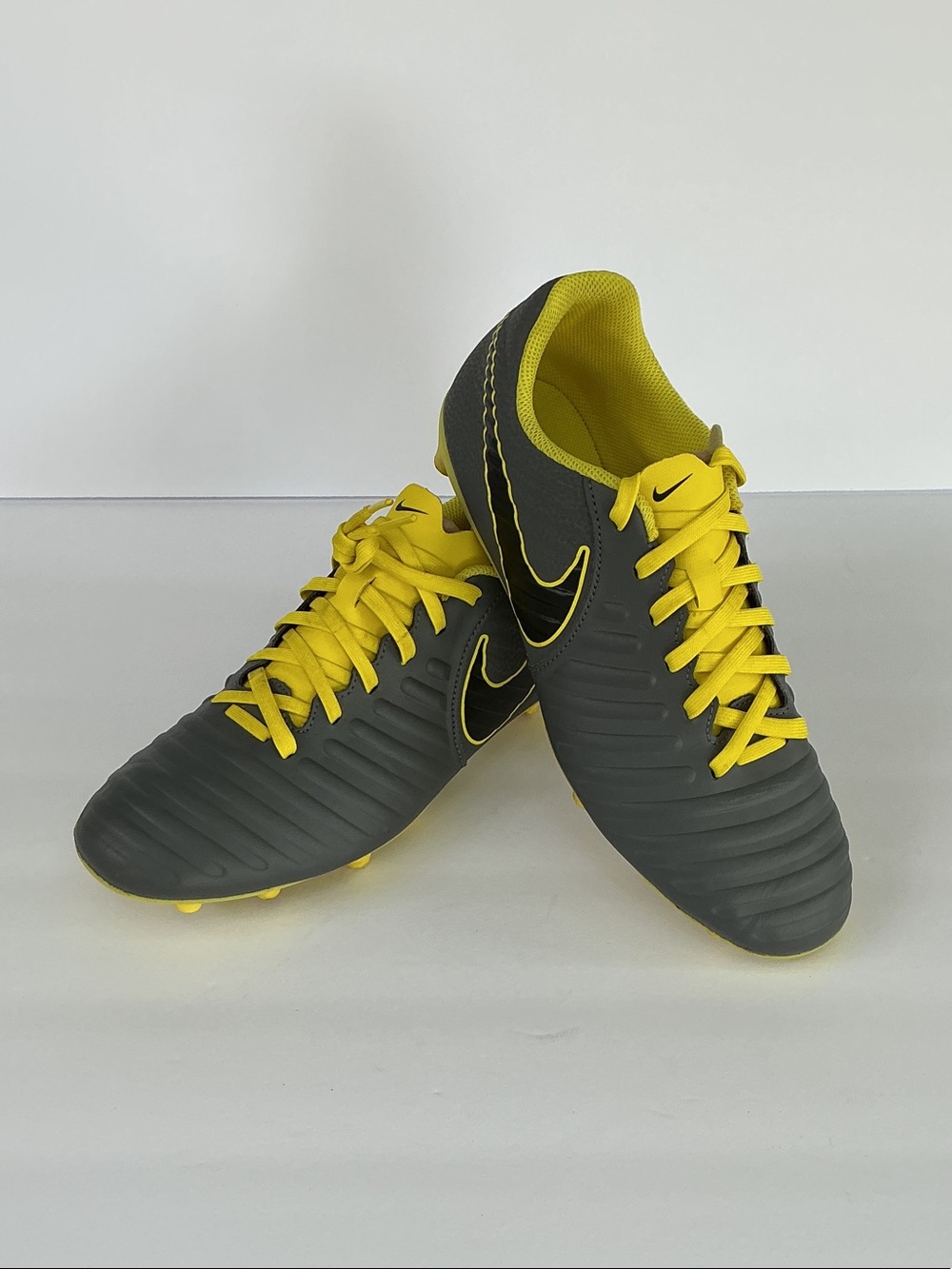 Nike Tiempo Legend 7 pro Men’s Gray and Yellow Athletic Soccer Cleats